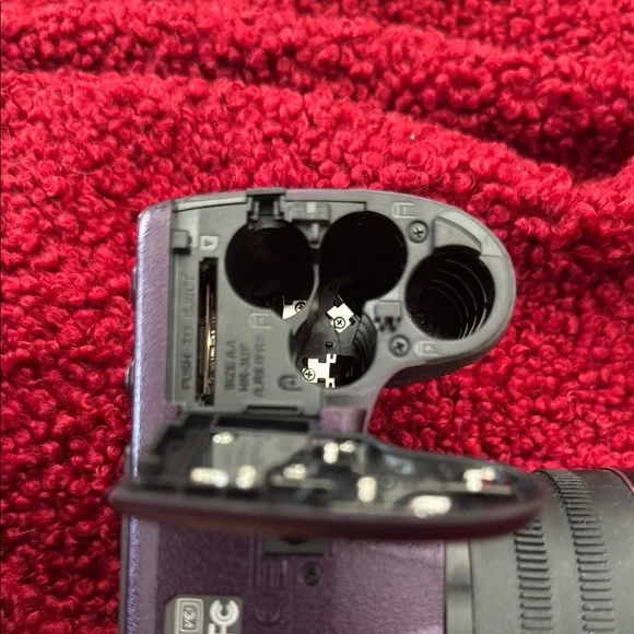Fujifilm Purple Digital Camera with Zoom Lens and LCD Screen - Picture 7 of 7